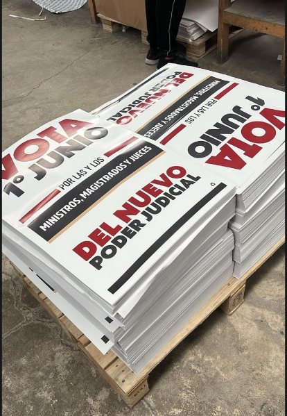 Impresos en tarima para entrega - trabajo real de De Todo Impresos TLX
